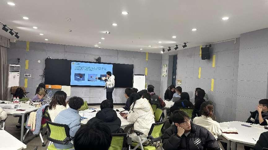 2 国家一流课程《材料成型CADCAE技术》授课(彭必友教授与西华大学材料成型及控制工程2021级本科生1)