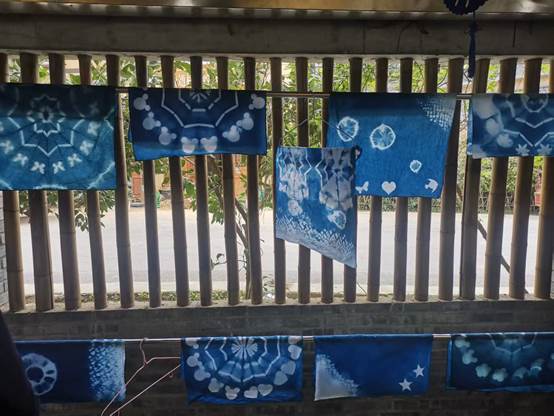 图片包含 建筑, 游戏机, 房间, 火车  AI 生成的内容可能不正确。